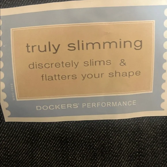 NWT⭐️DOCKERS Bermuda SHORTS Truly Slimming JAELYNN Dark Wash Size 10 - Picture 9 of 13